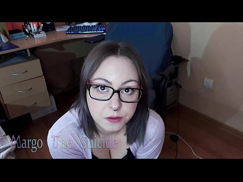 ❤️ Seksi djevojka s naočalama duboko siše dildo na kameri ❤ Samo porno kod nas ❌